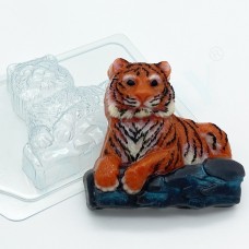 Тигр лежит на камнях - пластиковая форма для мыла